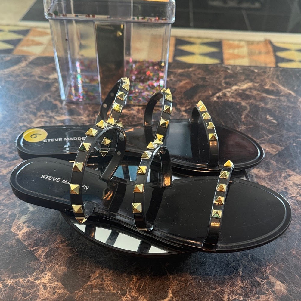 “SOLD” NWOB Steve Madden Yani Gold-Tone Studded Jelly Sandals Women’s Size 9